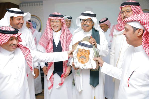أدباء خلال تكريمه: «سعيد السريحي» ناقد ومفكر ومثقف نوعي