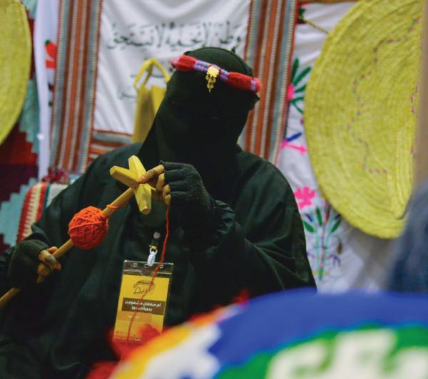 «الحلوى الحساوية».. نجمة فوق العادة بمهرجان الكليجا ببريدة