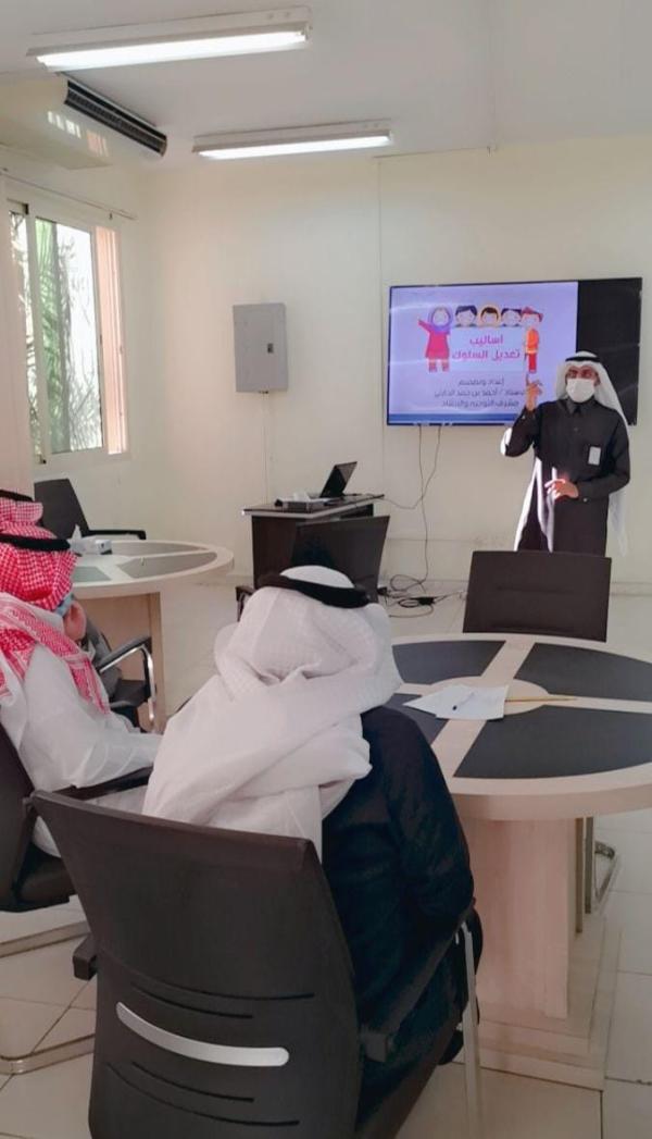 تدريب الموجهين الطلابيين على «الإرشاد وقت الأزمات»