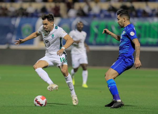 الأهلي يتخطى الفتح