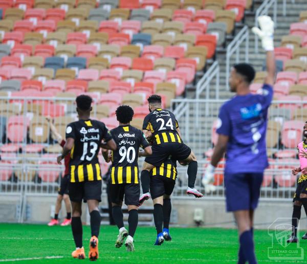 الاتحاد يكرم وفادة النصر بالثلاثة