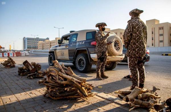 ضبط مخالفين بحوزتهما حطب محلي معروض للبيع