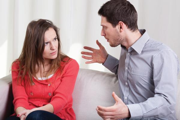 الصدق وتحمل المسؤولية أهم أسباب قوة العلاقات الزوجية