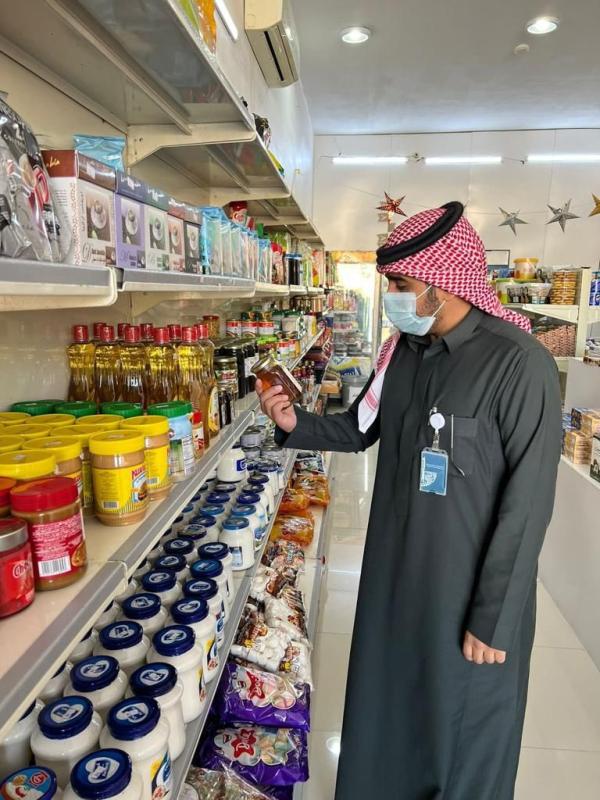 إنذار 4 منشآت مخالفة بالرفيعة