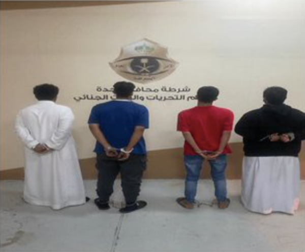 جدة.. القبض على 4 جناة اعتدوا على عامل محطة وقود
