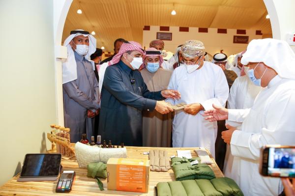 «ويا التمر أحلى» يجذب شهية الزوار بالحلويات الشعبية