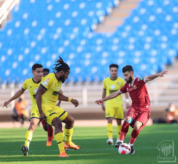الاتحاد يتجاوز التعاون بصعوبة في كأس الملك