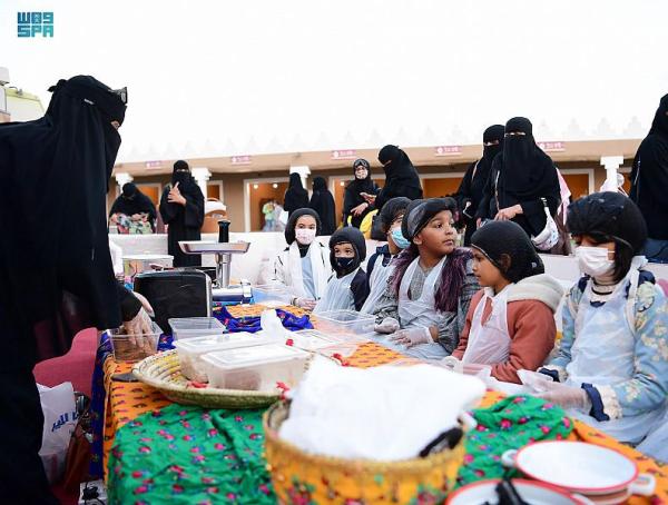 مهرجان الحنيني السادس بعنيزة يجذب الأطفال