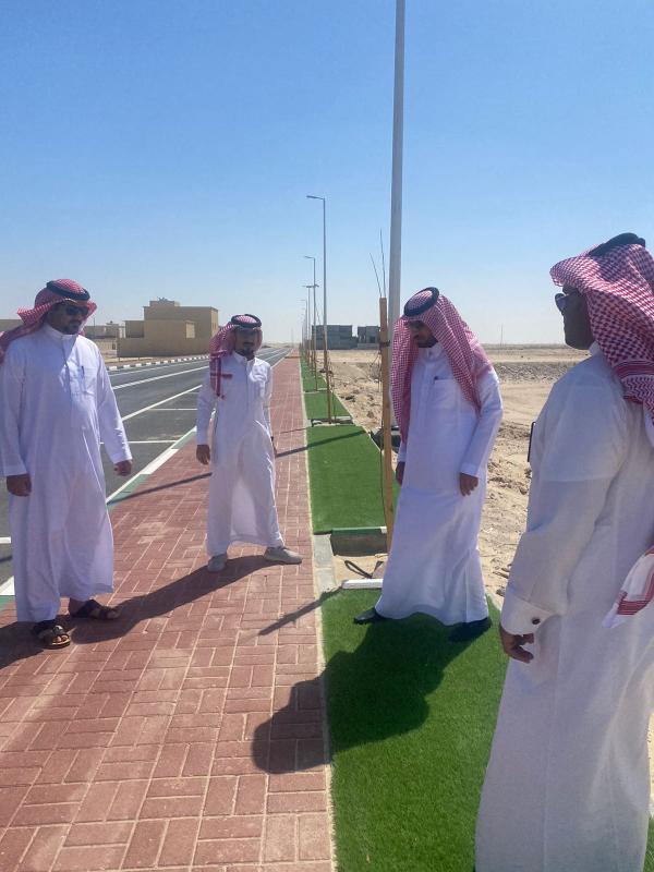 طلاء أرصفة شارع «مكة المكرمة» بعين دار