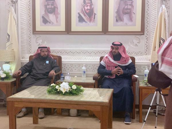 وفد هيئة الصحفيين بالجبيل يزور فروع «الأحساء»