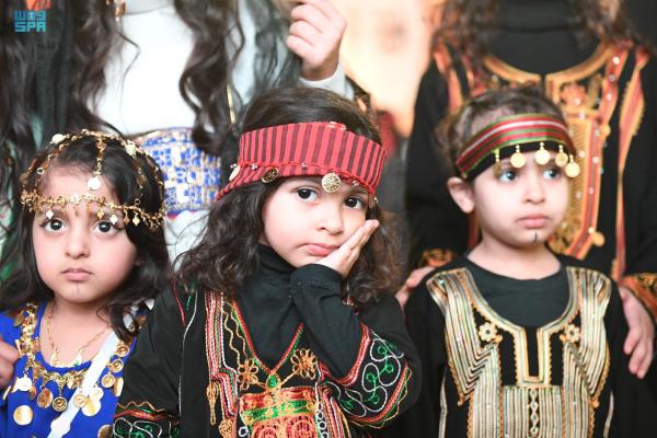 براءة الأطفال تتوشح بالأزياء التراثية«يوم التأسيس»..