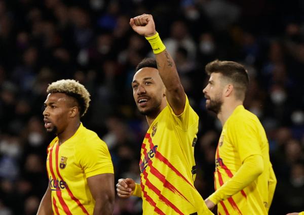 برشلونة ينصب السيرك في نابولي