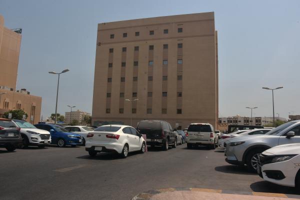 73 % من مستفيدي مجمع الدمام الطبي «بلا مواقف»