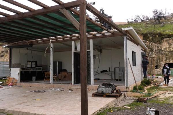 الاحتلال يجبر عائلة مقدسية على هدم منزلها