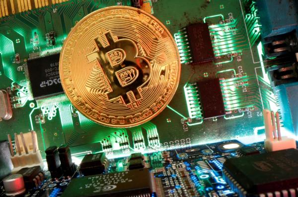 بتكوين تقفز 10.5% إلى 41663 دولارا