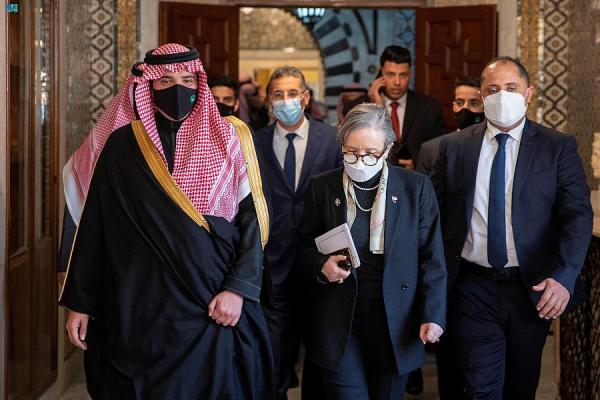 وزير الداخلية يستعرض العلاقات الثنائية مع تونس