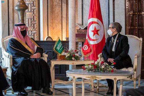 وزير الداخلية يستعرض العلاقات الثنائية مع تونس