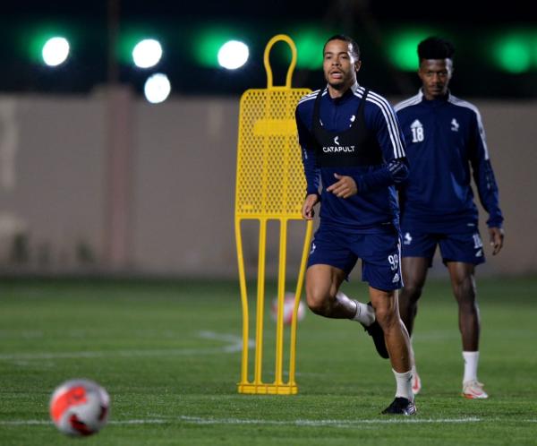 الحنفوش يقود تدريبات الاتفاق