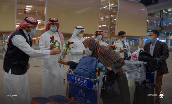 صور.. وصول أولى أفواج المعتمرين من تايلند