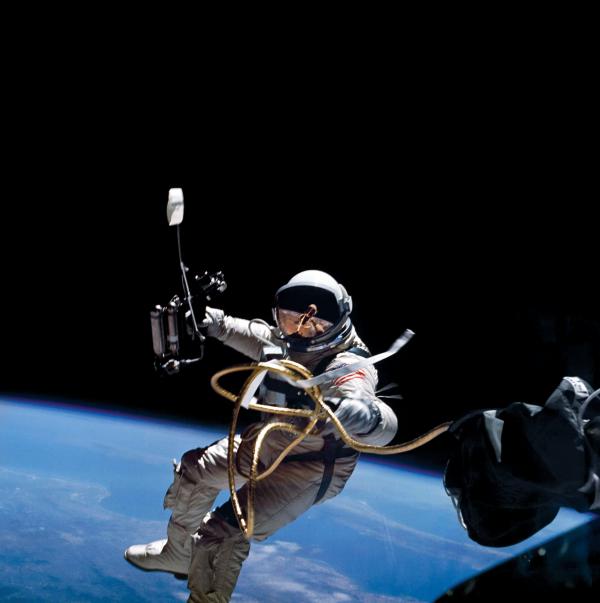 بدلات فضاء «مطبوعة» تولد الأكسجين