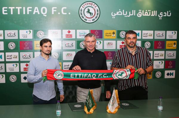 الخبرة.. ترجح كفة كارتيرون!