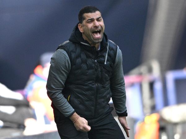 شالكه الألماني يستغنى عن مدربه جراموزيس لسوء النتائج