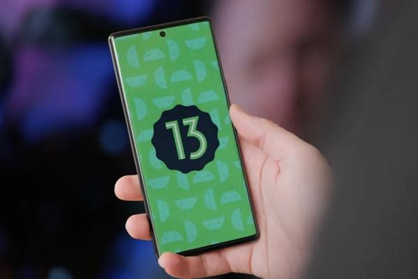 «أندرويد 13» يتحكم في سطوع فلاش الكاميرا