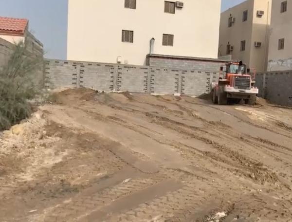 25 شاحنة لسحب تجمعات المياه بـ«ضاحية الدمام»