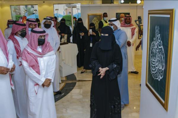 35 عملا تجسد فنون الخط العربي في «تشكيل»
