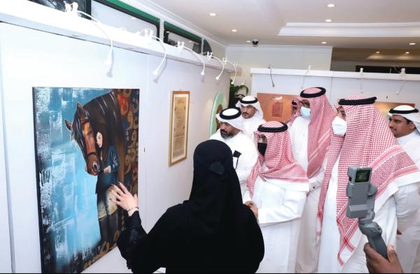 35 عملا تجسد فنون الخط العربي في «تشكيل»