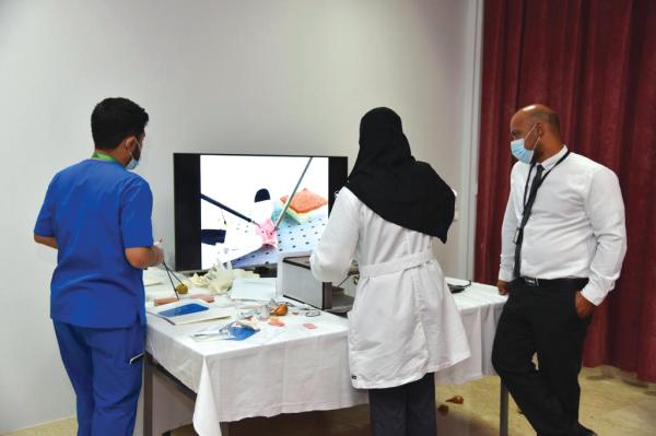 32 متدربا في «مهارات جراحة المناظير المتقدمة»