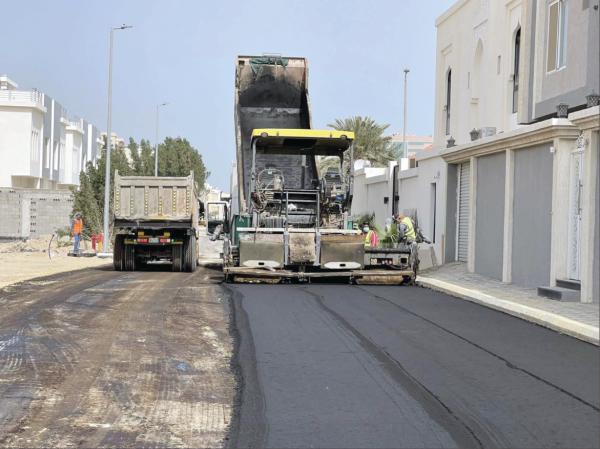 سفلتة شوارع «الراكة الجنوبية» بالخبر