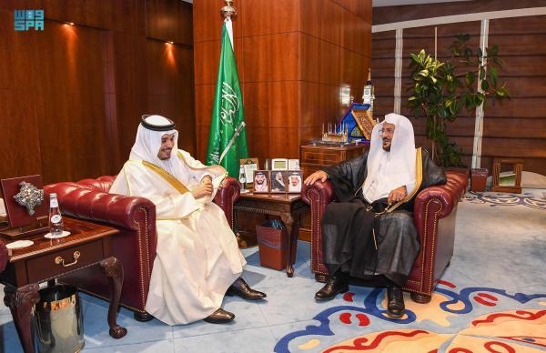 وزير الشؤون الإسلامية يستقبل سفير البحرين