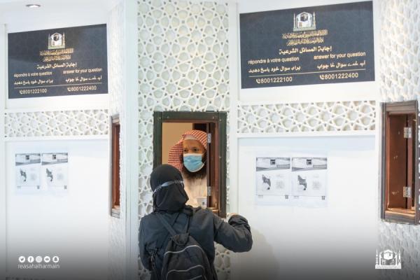 32 شيخا للإجابة عن شؤون السائلين بالمسجد الحرام 