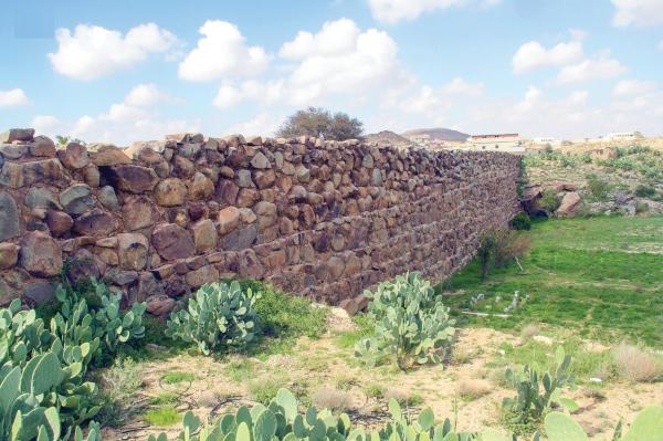 «سدود الطائف».. لوحات معمارية في قلب الأودية والجبال