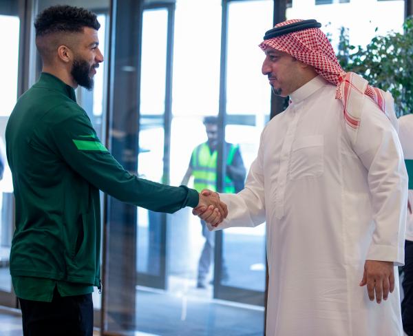 الأخضر يصل إلى أبوظبي