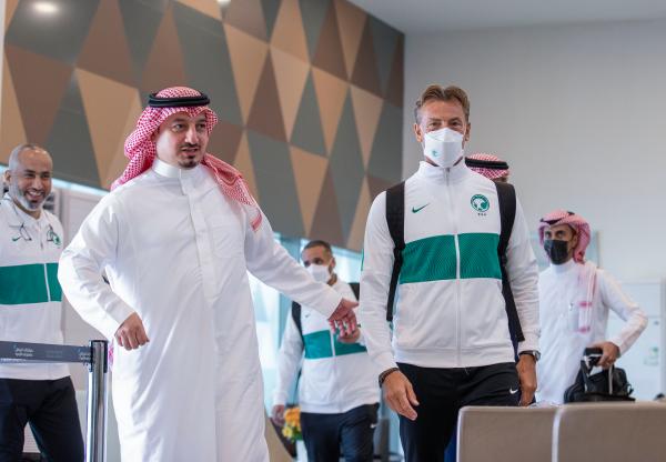 الأخضر يصل إلى أبوظبي