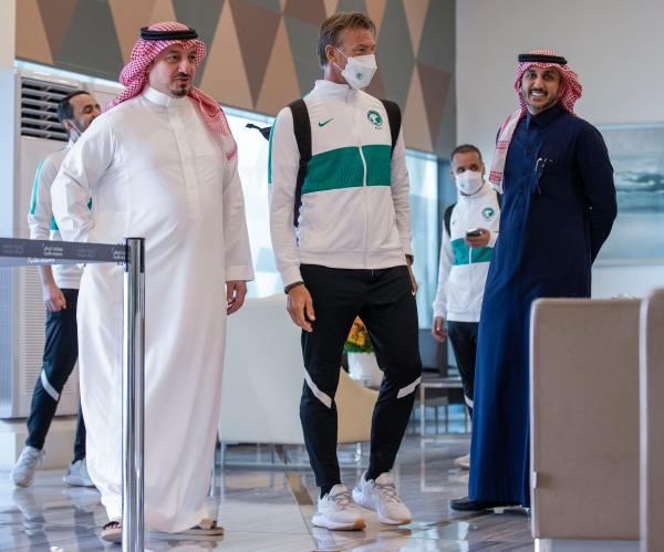 الأخضر يصل إلى أبوظبي