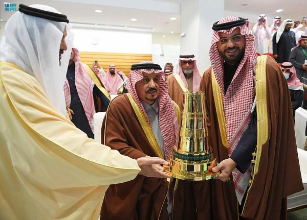 تحت رعاية خادم الحرمين .. أمير الرياض يتوج الفائزين بكأسي المؤسس