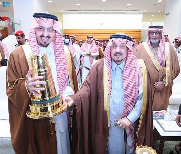 تحت رعاية خادم الحرمين .. أمير الرياض يتوج الفائزين بكأسي المؤسس