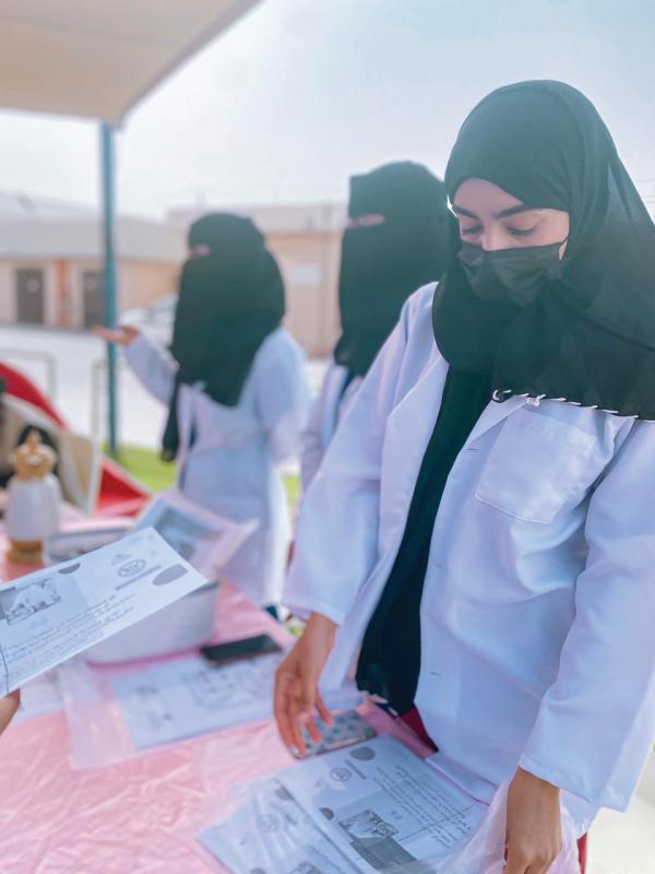 بالرسم المباشر.. توعية بخطر السمنة في يومها العالمي بالأحساء