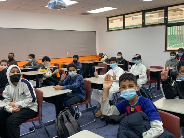 بالصور.. العودة الحضورية للمدارس بطابور صباحي