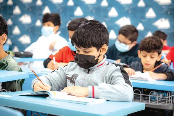 أول أيام الفصل الثالث.. الطابور كامل العدد