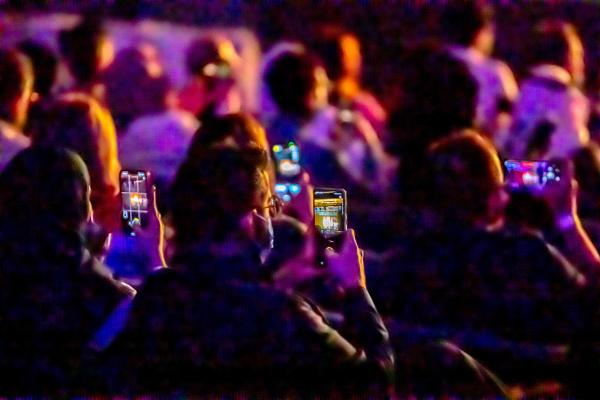 انطلاق عروض «ويتني هيوستن» في واجهة الرياض
