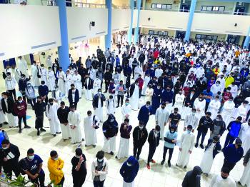 أول أيام الفصل الثالث.. الطابور كامل العدد