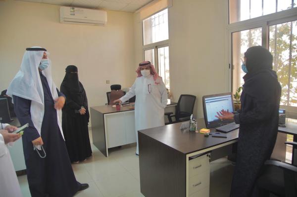 وكيل الموارد والتنمية يزور مكتب عمل الخبر