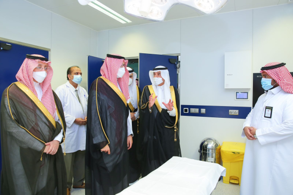 نائب أمير الشرقية يدشن «العيادات المتنقلة» بالأحساء