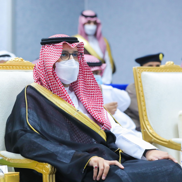 نائب أمير الشرقية يدشن «العيادات المتنقلة» بالأحساء