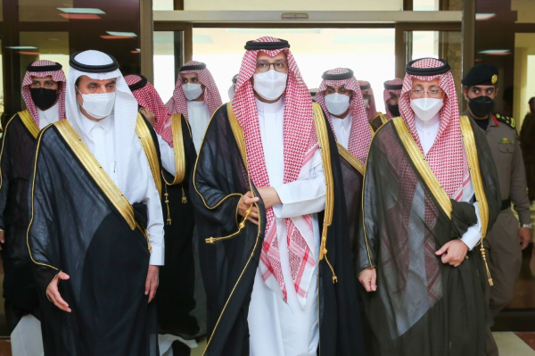 نائب أمير الشرقية يدشن «العيادات المتنقلة» بالأحساء