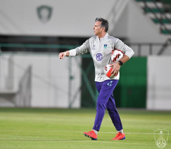 الأهلي يبحث عن وديات